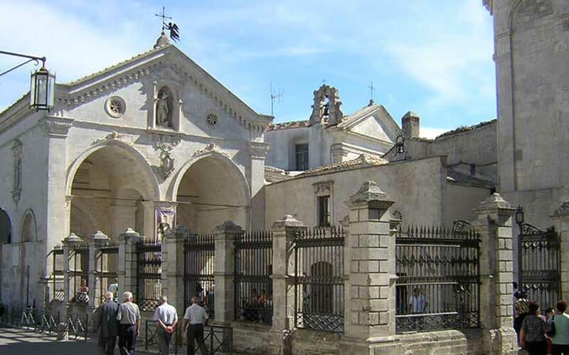 Pellegrinaggio a Monte Sant'Angelo. Santuario San Michele Arcangelo